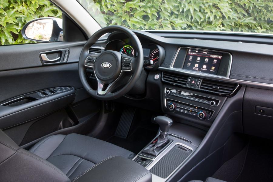 Интерьер Kia Optima Sportswagon Plug-In Hybrid (JF) 2017 года  (WW) (фото 21 из 40)